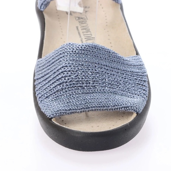 Made in Europe sandals - perfect for summer! - Picture 8 of 9